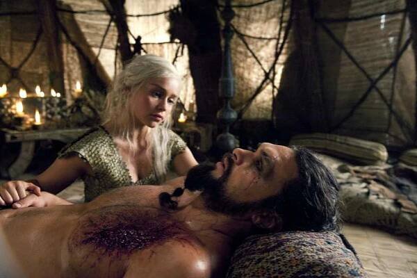 Emilia Clarke o scenách plných nahoty v Game of Thrones | interez.sk