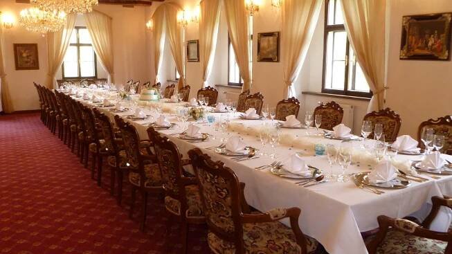 Restaurace - Rožmberský dvůr - unikátní hotel v centru