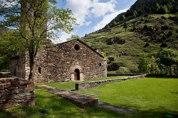 1000x667-esglesia-de-sant-marti-de-la-cortinada5.jpg
