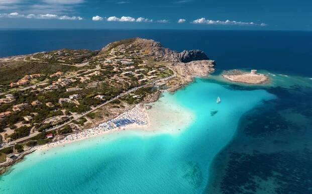 Sardinie je oblíbenou destinací pro letní dovolenou, místní se však snaží přilákat i vášnivé turisty.