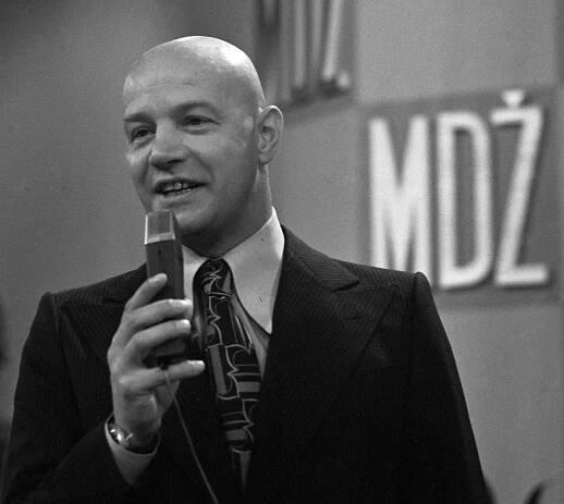 Ženám a o ženách k svátku - Z filmu - Karel Hála