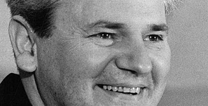 Slobodana Miloševiče se nakonec za válečné zločiny podařilo dostat před soud
