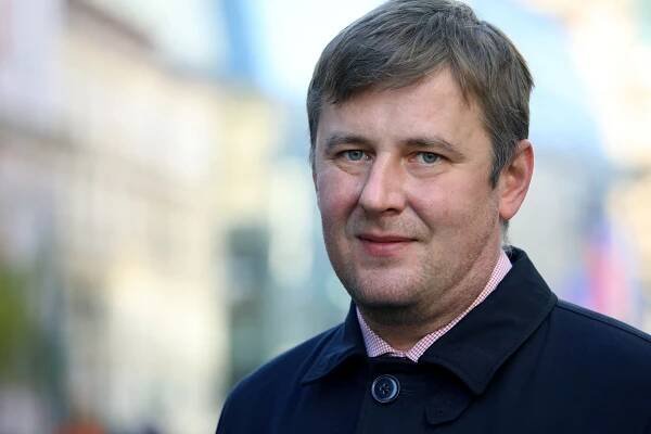 Ministr zahraničních věcí Tomáš Petříček (ČSSD) osobně nehovořil s předsedou strany a vicepremiérem Janem Hamáčkem...