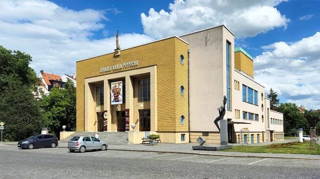 73. loutkářská Chrudim – PŘÍPRAVY VRCHOLÍ – 27.6.2024 - Chrudimská beseda