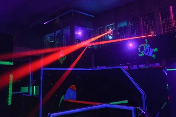 Firemní večírek s laser game