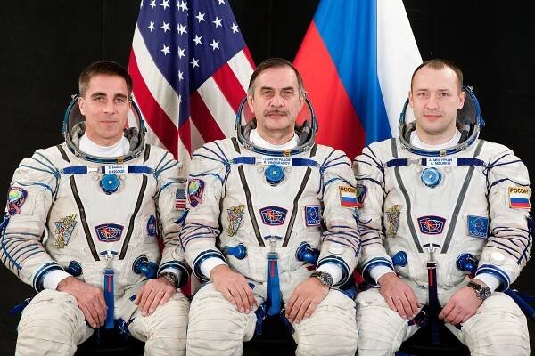 Posádka Sojuzu TMA-08M (zleva:  Cassidy, Vinogradov, Misurkin)