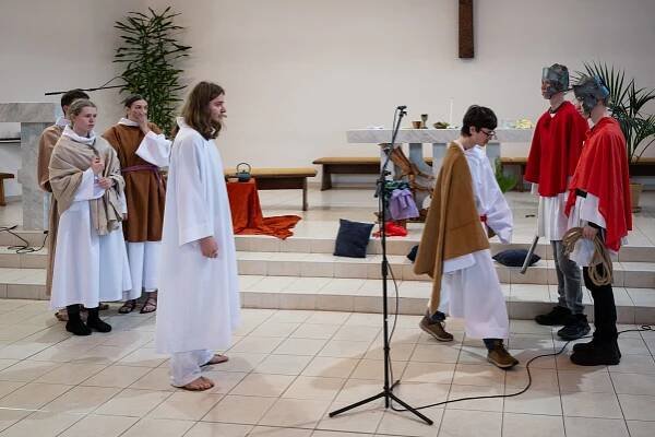 Pašijový příběh - fotky - Římskokatolická farnost Pustkovec
