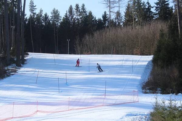 FOTO: Zimní sportovní hry seniorů nabídly slunce, sníh a 233 účastníků