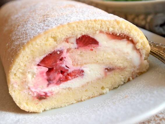Jahodová roláda s mascarpone - Avec Plaisir