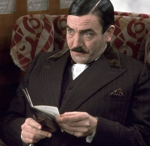 Albert Finney jako Hercule Poirot