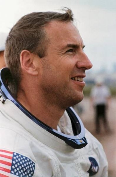 James Lovell 
