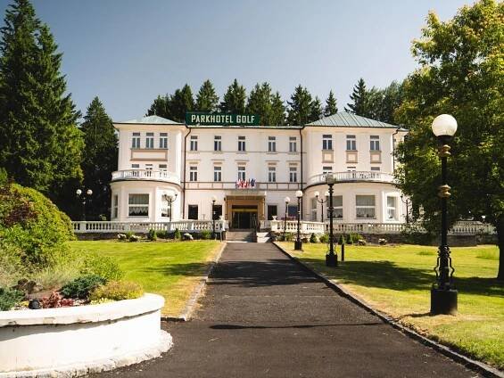 Parkhotel Golf - perla uprostřed krásné přírody — Parkhotel Golf