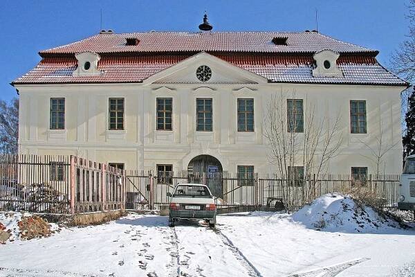 Soubor:Zámek Bečváry.jpg – Wikipedie