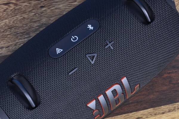 JBL Xtreme 4 Test Bedienung von oben