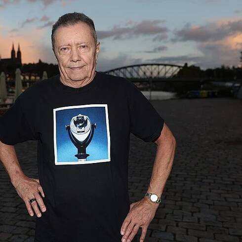 Karel Kahovec přišel na narozeniny výtvarníka Romana Řeháka.