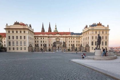 Soubor:Praha 1, Pražský hrad, I. nádvoří 20170807 001.jpg