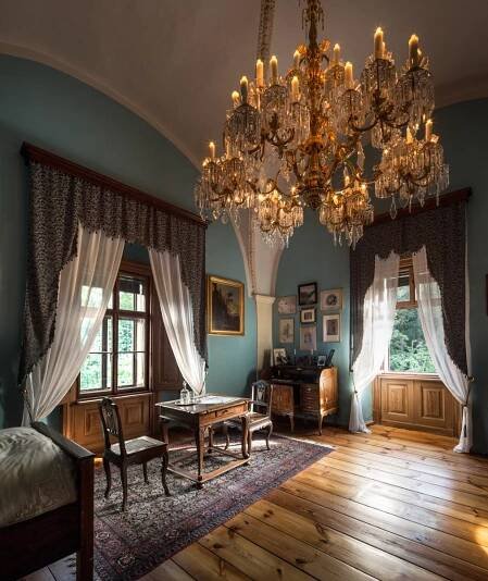Zámek Červená Lhota - Pluhův Žďár | Regiontourist.cz
