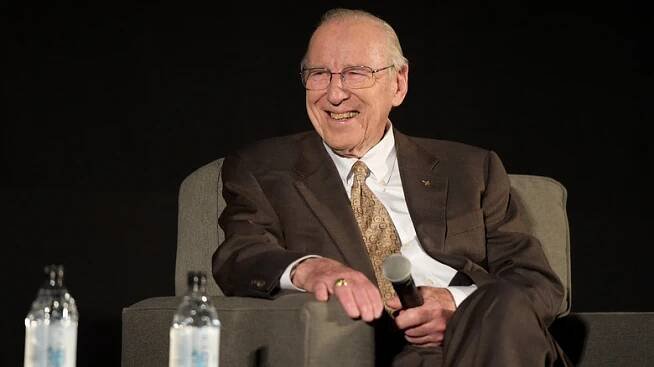 Jim Lovell in 2015