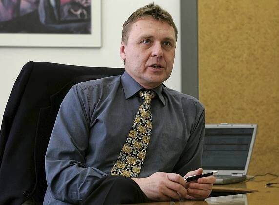 Covidové ošetřovné stoupne na 80 procent, kývli poslanci. Maláčová slaví v posteli