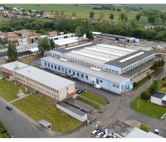 ČR - průmysl - Pacovské strojírny - areál - firma - hala - dron - letecké záběry