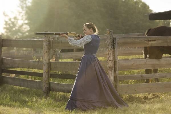 Hell on Wheels - Two Soldiers - Z filmu - MacKenzie Porter