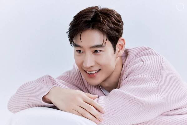 Lee Je Hoon sa nevie dočkať tretej série Taxi Driver a chváli kolegov Pyo Ye Jin a Namgoong Mina