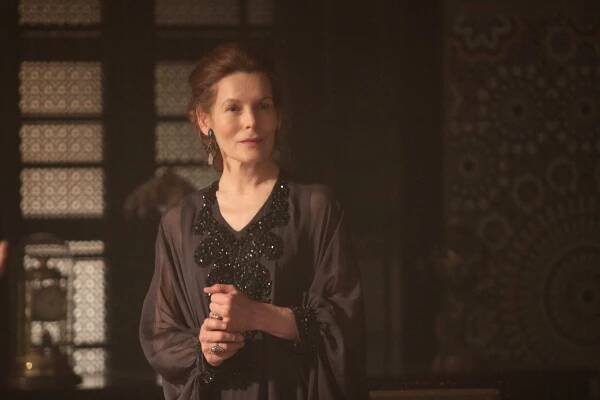 Tyran - Synové - Z filmu - Alice Krige