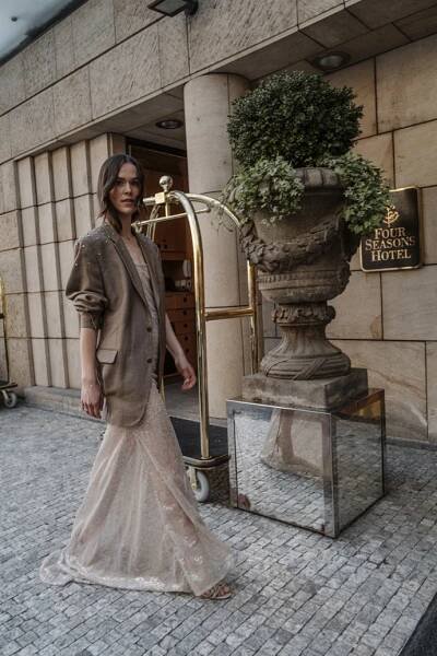 FOTO: Modelka Olga Plojhar Bursíková. – stránka 1