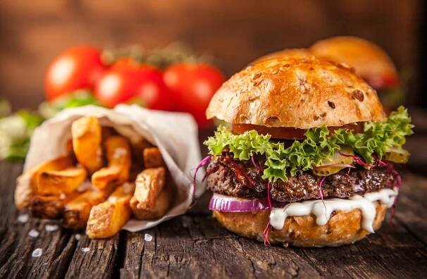 Recept na šťavnatý domácí hamburger aneb mana na talíři