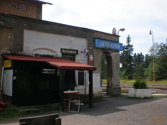 Fotografie - restaurace a nádraží Jedlová - 16.08.2011 • Mapy.cz