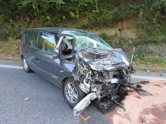 Střet dvou automobilů a šest zraněných