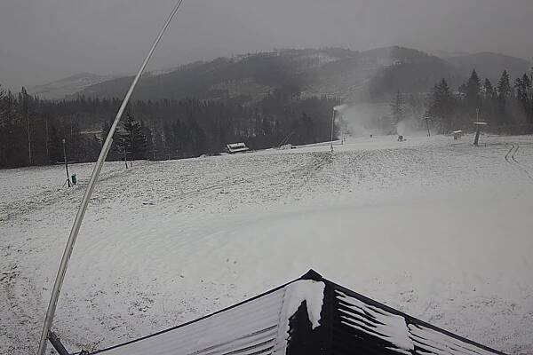 Sněžná děla jedou na Blanensku nonstop. Vlekaři vyhlíží první lyžařský víkend