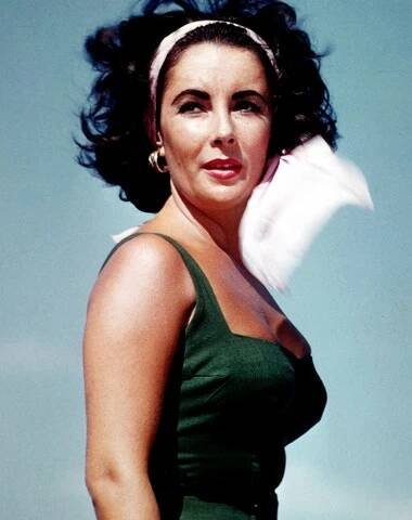 Léto s Elizabeth Taylor: Nekonečný zdroj inspirace pro prázdninový šatník