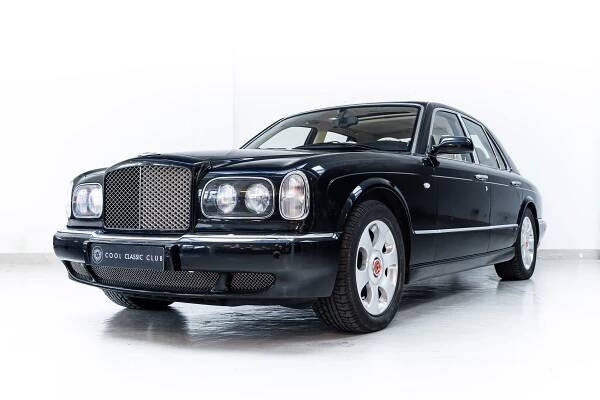 Front oblique view of the 2000 West Minister Blue Bentley Arnage Red Label