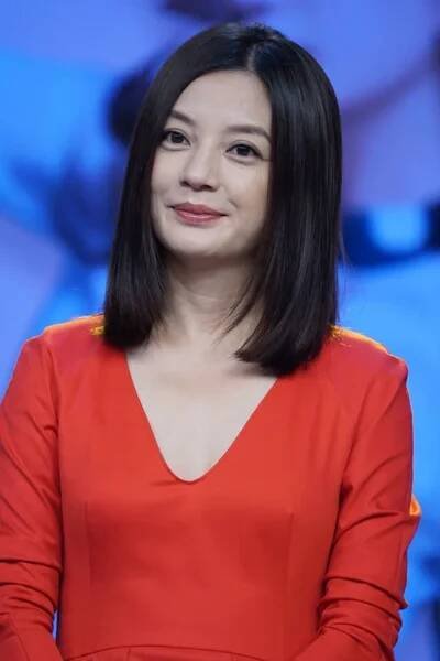 Die chinesische Schauspielerin Vicki Zhao wei posiert während einer Pressekonferenz zu ihrem neuen Fernsehdrama "Tigermama" in Shanghai, China, 23. April 2015. — Stockbild