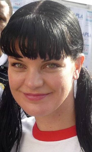 Soubor:Pauley Perrette (18 October 2009).jpg – Wikipedie