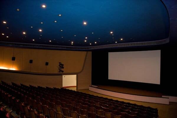 Co má společného vysílač Ještěd a kino Máj v Doksech?.. | Regiony