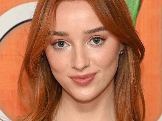 Phoebe Dynevor On Glazed Skin, Self-Help Books And Hanging Out With Kate Moss