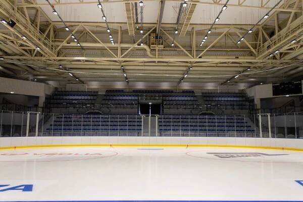 OBRAZEM: Poruba je doma v novém, plocha jako v NHL. Co novinky a cena?
