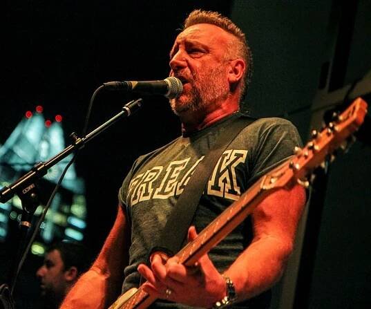 Peter Hook Biography - Childhood, Life Achievements & Timeline