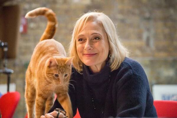 Kocour Bob - Z filmu - Caroline Goodall