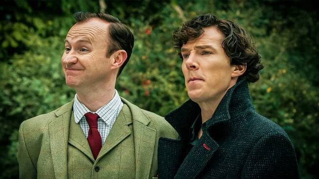 Mark Gatiss a Benedict Cumberbatch v krimi seriálu Sherlock