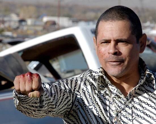 Perníkový táta - Mělo by to být bez násilí - Z filmu - Raymond Cruz