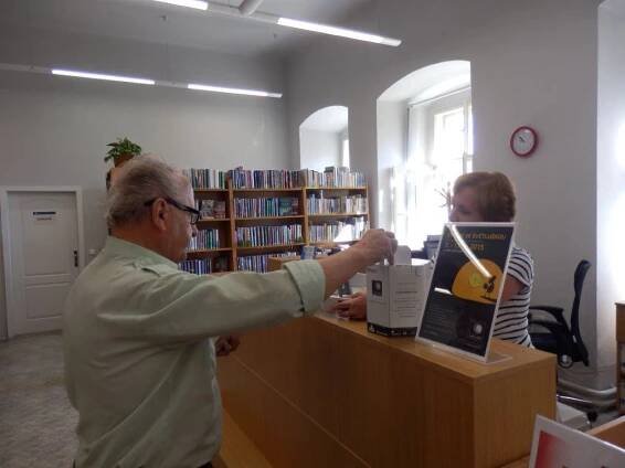 Knihovna Václava Štecha ve Slaném: Staňte se světluškou 7. - 11.9.2015