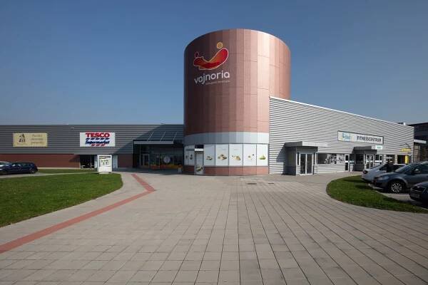 Premac - Realizácie - Verejné plochy - Obchodné centrum Vajnoria