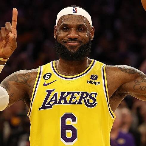 LeBron James Leads NBA Jersey Sales, Stephen Curry Comes In Second