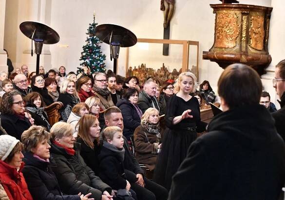 Letošní poslední Kostelní slavnosti zakončila Česká mše vánoční v zaplněném kostele sv. Mikuláše! | Praha 1