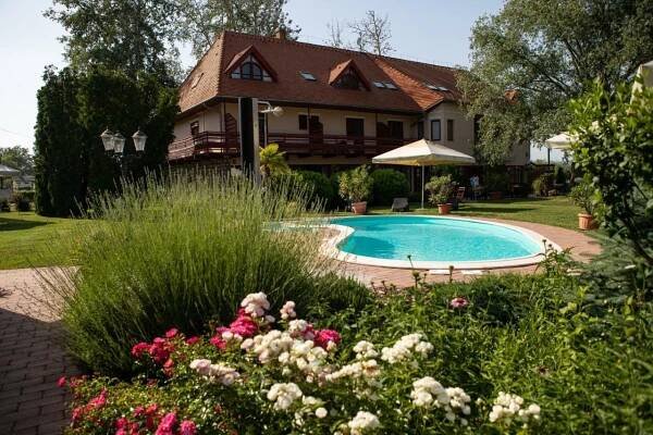Zsanett Hotel Balatonkeresztúr Exteriér fotografie