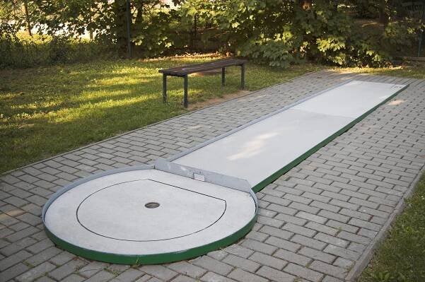 Minigolf ONE | Minigolfové hřiště Brno | Minigolf Brno - Bohunice | Venkovní Minigolfové hřiště