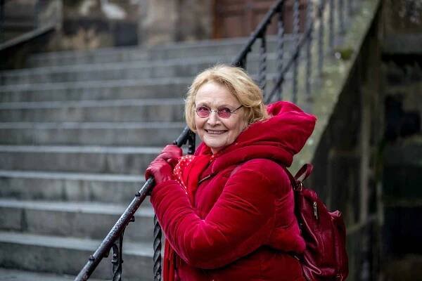 Dnešní muži by měli zapracovat na zodpovědnosti, říká herečka Regina Rázlová